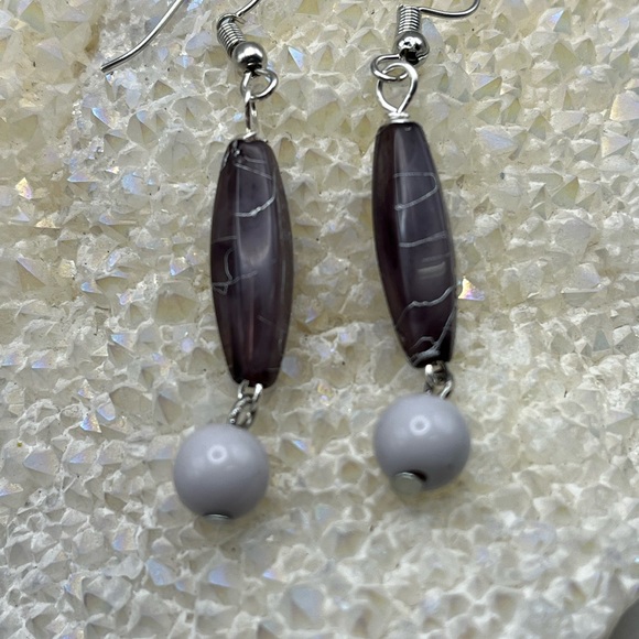Elegant Silver and Purple Dangle Earrings - Picture 2 of 3
